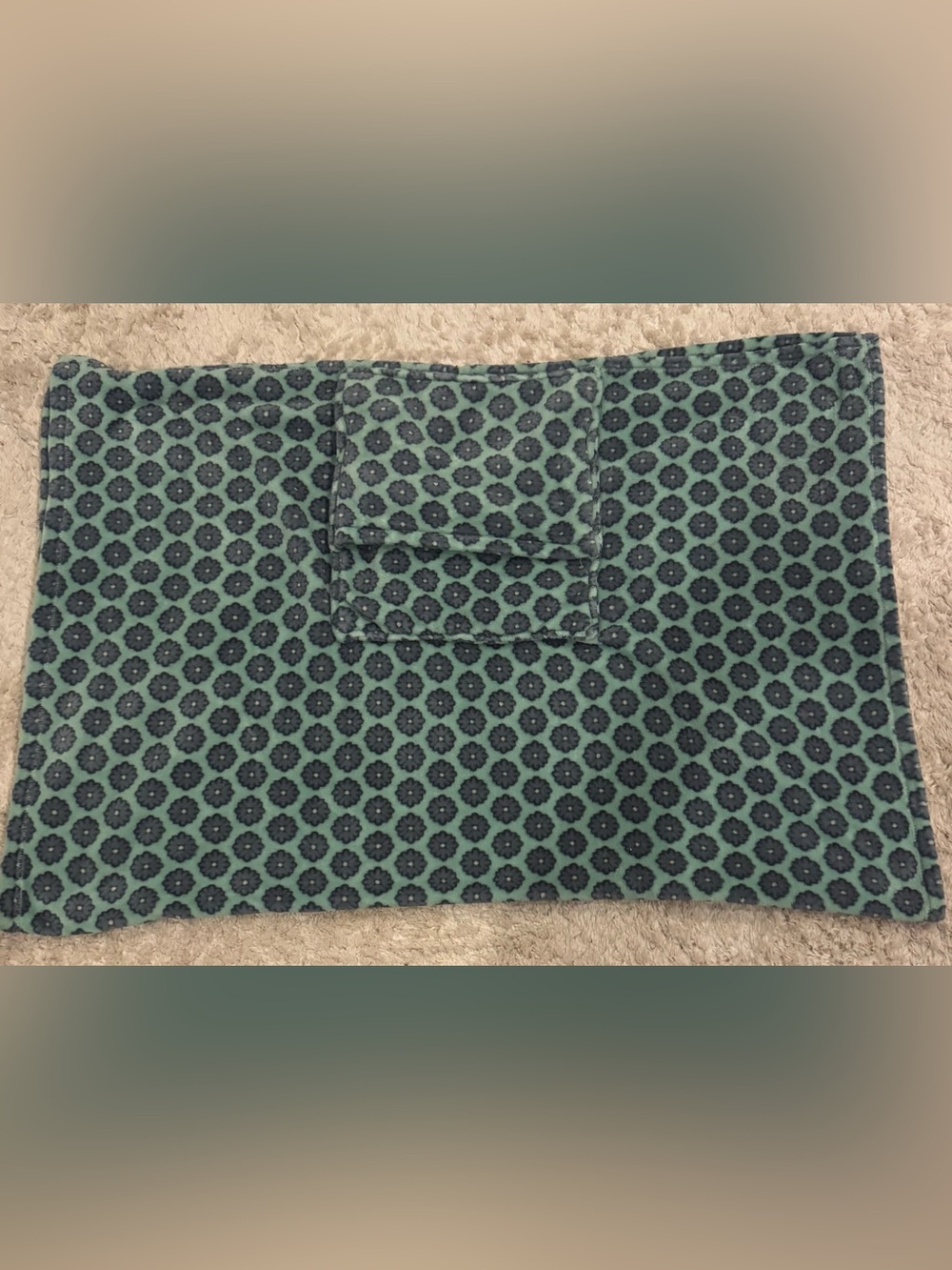 Vera Bradley Fleece Travel Blanket w/Built in Pocket to transform to a Pillow - Picture 4 of 4